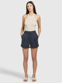 Khujo Shorts Loosefit Bandplooibroek Elida Dames Donkerblauw -Kleding Verkoop 1b2a19aa5add3a79099374f81e49f251 scaled