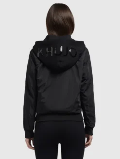 Khujo Tussenjassen Tussenjas Perse Dames Zwart -Kleding Verkoop 38ce1b49343545fed38154cb44a04619 scaled