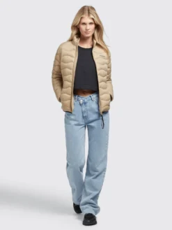 Khujo Tussenjassen Tussenjas Eleni Dames Beige -Kleding Verkoop 4b204a0fba1cb74361387ad30e8ab124 scaled