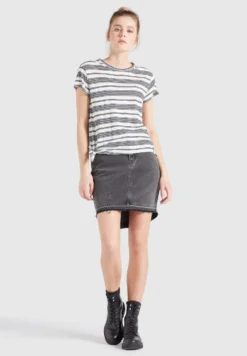 Khujo T-shirts Shirt MATAMA Dames Marine / Wit -Kleding Verkoop 4bcdecd24d472913af4c1fad5c2fc957 scaled