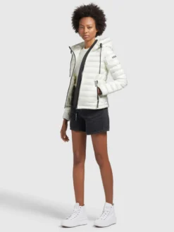 Khujo Tussenjassen Tussenjas Lovina Dames Wit -Kleding Verkoop 91ee35668d66fb222868d1d3517d9195 scaled