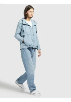 Khujo Zahira3 - Lichte Jas - Hellblau -Kleding Verkoop b69e1c2a4b4240ba8673ecae6ad0c47b scaled