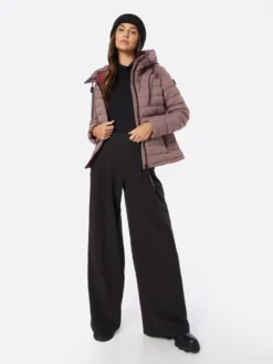 Khujo Tussenjassen Tussenjas Lovina Dames Bessen -Kleding Verkoop ccb4af3c62ebc2affe7eeacfc5dcee9d scaled