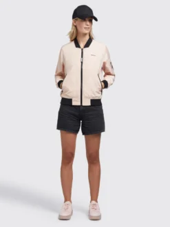 Khujo Tussenjassen Tussenjas Stence2 Dames Abrikoos -Kleding Verkoop d84fa9e3596ea8bdd29eacfbfa0cdd36 scaled