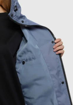 Khujo Frips - Jas - Blau -Kleding Verkoop ddeb9d6c90c84755bb3c75fba0136868 scaled