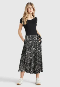 Khujo Maxi Rokken Rok Hepke Dames Zwart -Kleding Verkoop f3efe12f9a10dc10913a509878ebda4a scaled