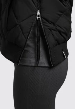 Khujo Leona - Bomberjacks - Schwarz -Kleding Verkoop f6f6f685aeb04b109b67bba592eb463b scaled