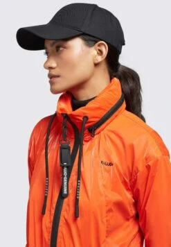 Khujo Marthe - Regenjas - Vib Red -Kleding Verkoop fadd94a4830d4a47a43a63d89bebd386 scaled